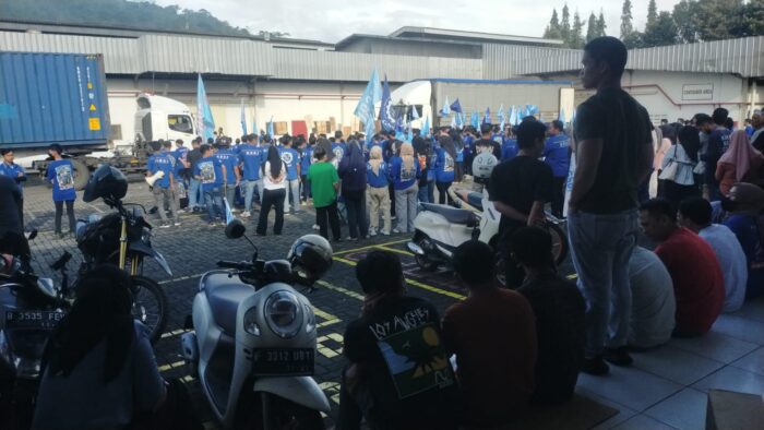 Sejumlah buruh PT Young Star yang tergabung dalam GSBI menggelar aksi demonstrasi tertutup di Cibadak, Sukabumi, Senin (02/02/2026). Foto: Istimewa