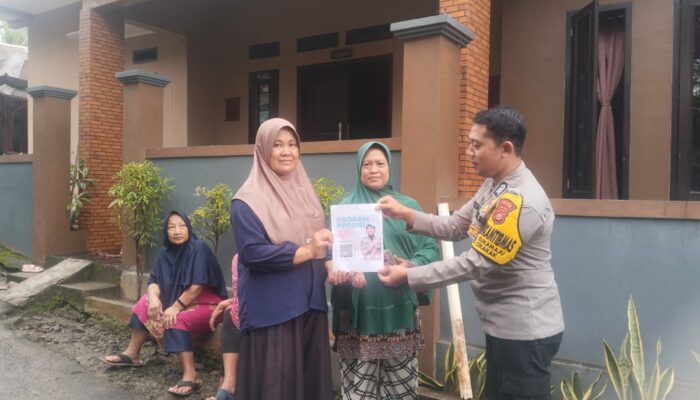 Bhabinkamtibmas Sukamaju Sosialisasikan QR Barcode Pengaduan Propam Polri