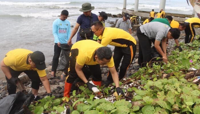 Dukung Wisata Bersih, Polres Sukabumi Ajak Forkopimda Kurve Massal di Palabuhanratu