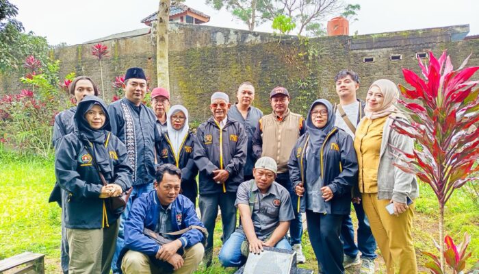 Peringati HPN 2026, PWI Kota Sukabumi Ziarahi Makam Wartawan Senior