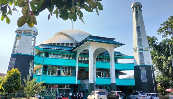 Malam Pertama Ramadan, Jamaah Padati Masjid Agung Palabuhanratu untuk Tarawih dan Tadarus