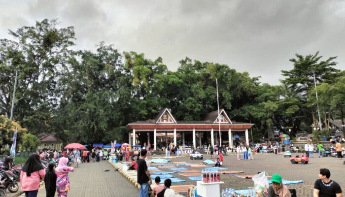 Warga Tumpah Ruah, Alun-alun Palabuhanratu jadi Tempat Favorit Ngabuburit