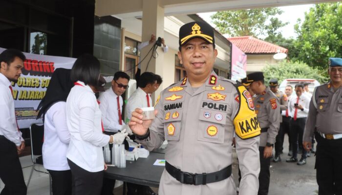 Polres Sukabumi Gelar Tes Urine Usai Apel Pagi, Kapolres Tegaskan Anggota Harus Bersih Narkoba