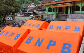 25 Bangunan Terdampak Tanah Bergerak di Bantargadung Sukabumi, Tenda Pengungsi Dipasang