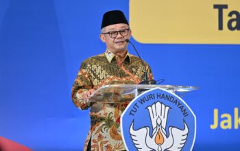 Wacana Sekolah Daring Dibatalkan , Mendikdasmen Pastikan Belajar Tatap Muka