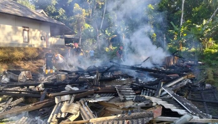 Kebakaran Hanguskan Rumah Warga di Citanglar Surade, Kerugian Capai Rp100 Juta