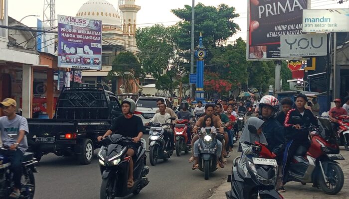 Bunderan Surade Jadi Pusat Berburu Takjil Warga di Bulan Ramadhan