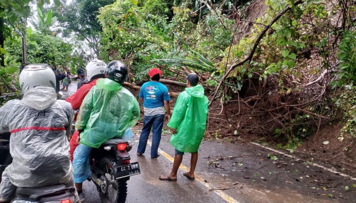 Kini Dapat Dilalui, Longsor Jalan Nasional Bagbagan–Kiara Dua di Sukabumi Sempat Picu Kemacetan