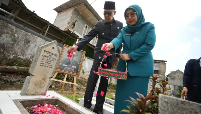 HUT ke-112 Sukabumi: Ayep Zaki & Bobby Maulana ‘Sowan’ ke Taman Bahagia, Ajak Warga Jangan Lupa Sejarah!