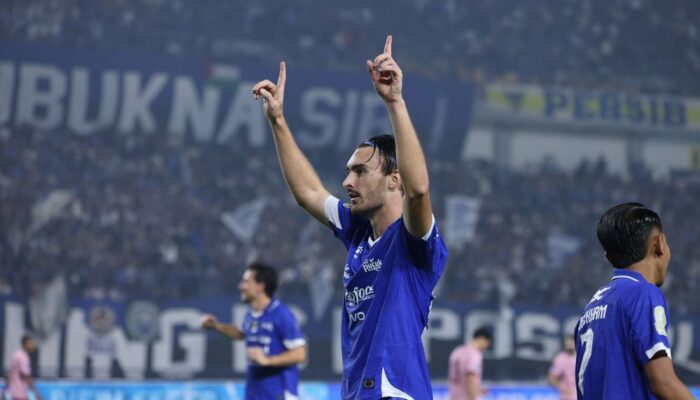 Kalahkan Persik Kediri 3-0, Persib Pastikan Lebaran di Puncak Klasemen