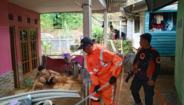 Longsor dan Banjir di Cibadak Sukabumi, Puluhan Rumah Warga Terdampak