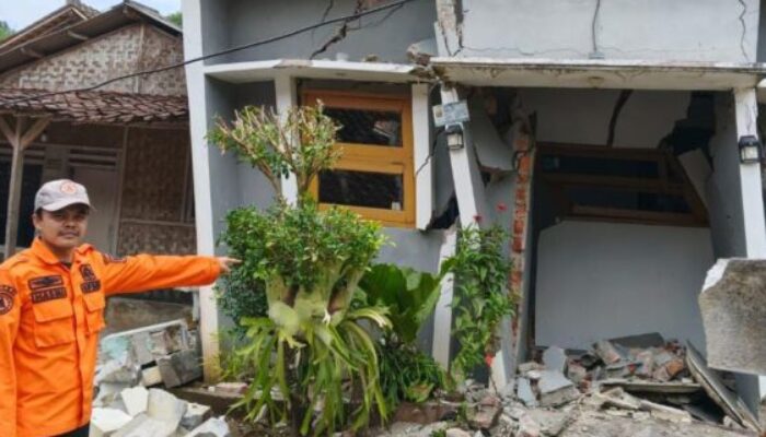 104 KK Terdampak Pergerakan Tanah di Bantargadung Sukabumi, Dapur MBG Dikerahkan Bantu Pengungsi