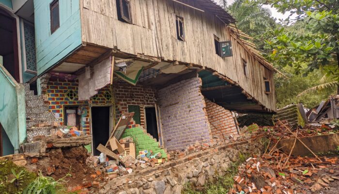 Santri Ceritakan Detik-detik Tanah Bergerak di Bantargadung, Asrama Ponpes Rusak Parah