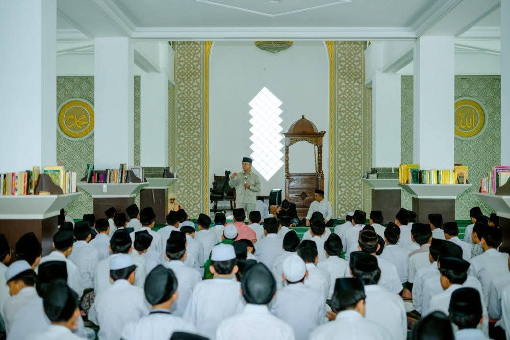 Wakil Menteri Pendidikan Dasar dan Menengah, Fajar Riza Ul Haq di Pesantren Sunanul Huda Sukabumi,