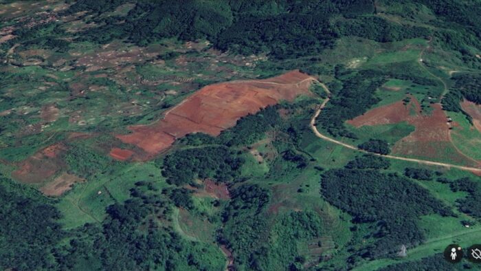 Citra satelit perbukitan di sekitar lokasi bencana pergerakan tanah di Bantargadung, Kabupaten Sukabumi.