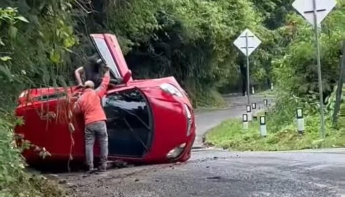 Kecelakaan Tunggal di Jalur Bagbagan–Kiaradua, Kendaraan Terbalik di Desa Loji Simpenan
