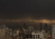 Hujan Beracun Ancam Warga Iran Pasca As-Israel Serang Kilang Minyak