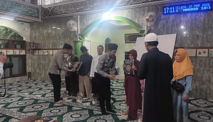 Saat Polisi Berbagi, Komunitas Tuna Netra Sukabumi Rasakan Hangatnya Ramadan