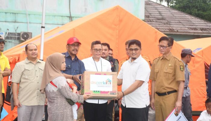 Dinas Perkim Sukabumi Salurkan Bantuan untuk Penyintas Bencana Pergerakan Tanah di Bantargadung