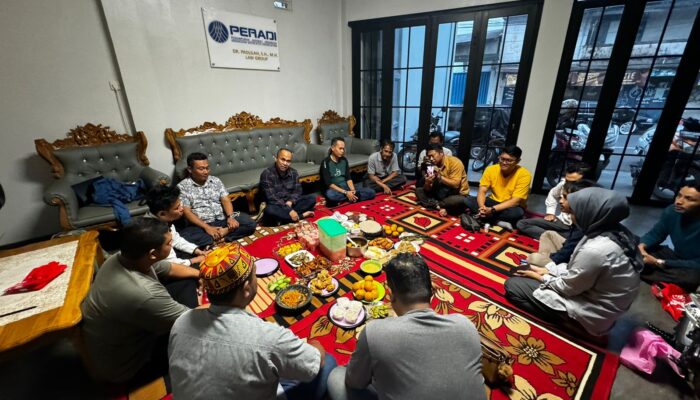 Kantor Hukum Dr Padlilah Grup Gelar Buka Bersama, Pererat Silaturahmi Puluhan Advokat