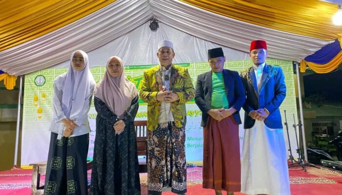 Malam Tafarukan Ramadan, Dua Santri Ponpes Al-Mubayyidliyyah Dapat Hadiah Umrah