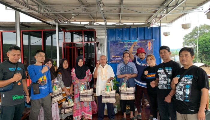 Alumni SMK Pasundan Sukabumi Angkatan 2000 Berbagi Takjil dan Santuni Anak Yatim di Pamuruyan