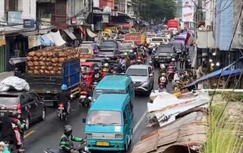 Jalur Sukabumi–Bogor Mulai Padat, Polisi Larang Truk Sumbu Tiga Melintas Cibadak