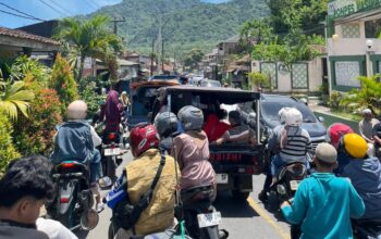 Wisatawan Membludak, Kemacetan Panjang Terjadi di Jalur Palabuhanratu