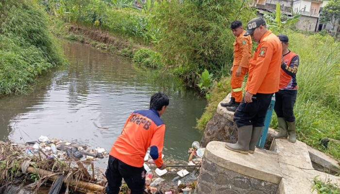 Sungai Tersumbat Sampah, BPBD Kota Sukabumi Antisipasi Ancaman Banjir di Baros