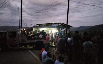 Diduga Sopir Mengantuk, Mobil Travel Masuk Jurang di Simpenan Sukabumi