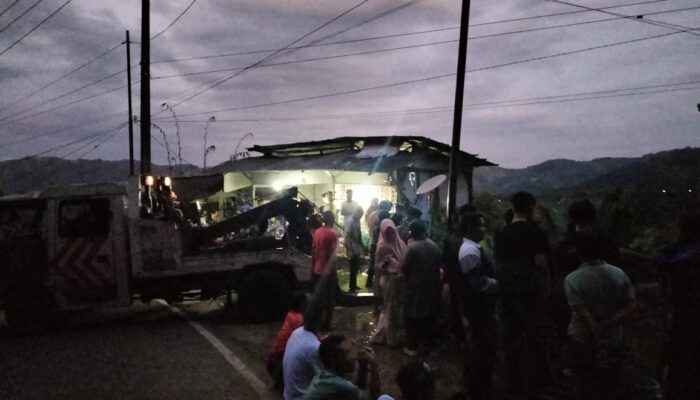 Diduga Sopir Mengantuk, Mobil Travel Masuk Jurang di Simpenan Sukabumi