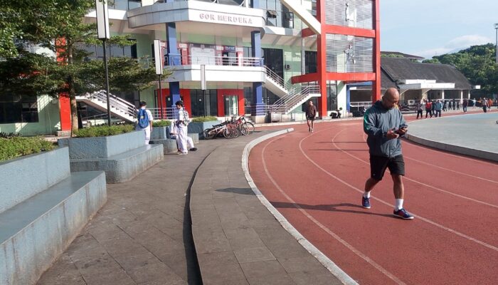 Lapang Merdeka Sukabumi Ramai Aktivitas Warga pada Senin Pagi