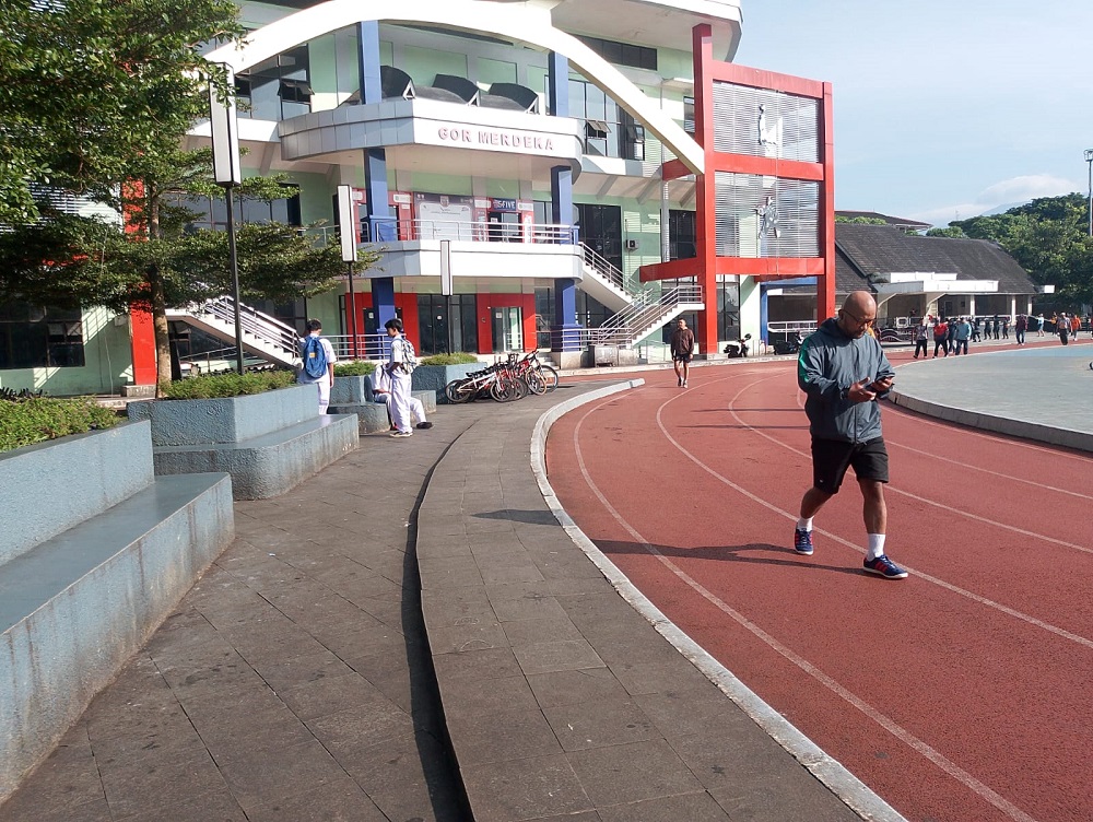Lapang Merdeka Sukabumi Ramai Aktivitas Warga pada Senin Pagi