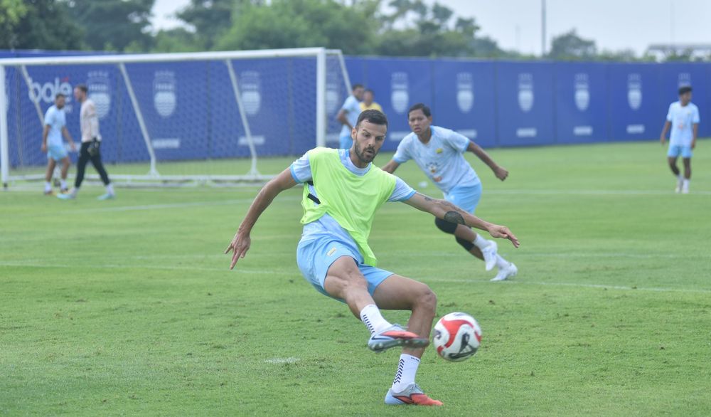 Persib Tanpa Putros dan Matricardi saat Hadapi Semen Padang