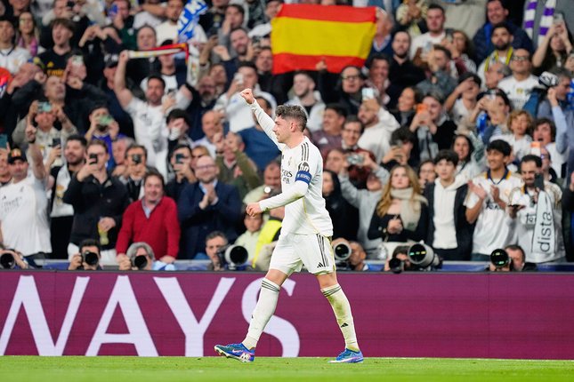 elandang Real Madrid, Federico Valverde merayakan gol ke gawang Manchester City di leg pertama 16 besar Liga Champions, 12 Maret 2026. (c) AP Photo/Jose Breton