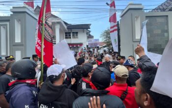 Aksi Unjuk Rasa Warnai HUT Kota Sukabumi, Massa Tuntut Audit Program MBG