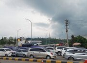 Kondisi arus lalu lintas di sekitar Exit Tol Parungkuda, Kabupaten Sukabumi, Sabtu (04/04/2026).