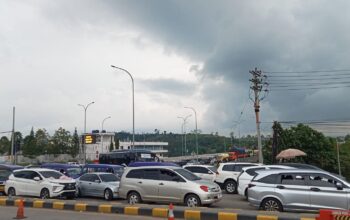 Exit Tol Parungkuda Sukabumi Macet Total, Pengemudi Ngeluh Macet Lebih dari Satu Jam 