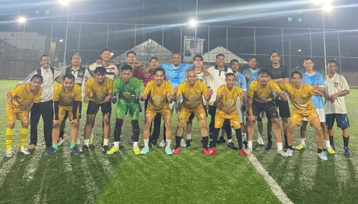 Adu Strategi di Lapangan, PN Sukabumi dan Kantor Hukum Dr Padlilah Pererat Silaturahmi Lewat Olahraga