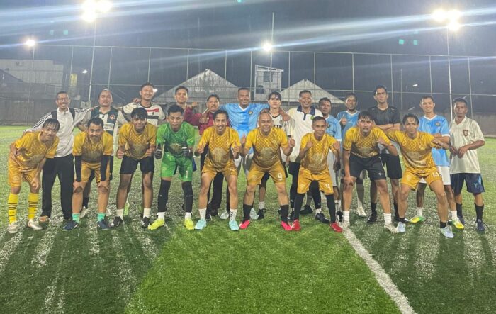 Foto bersama antara tim minisoccer PN Sukabumi dengan Kantor Hukum Dr. Padlilah, S.H, M.H.