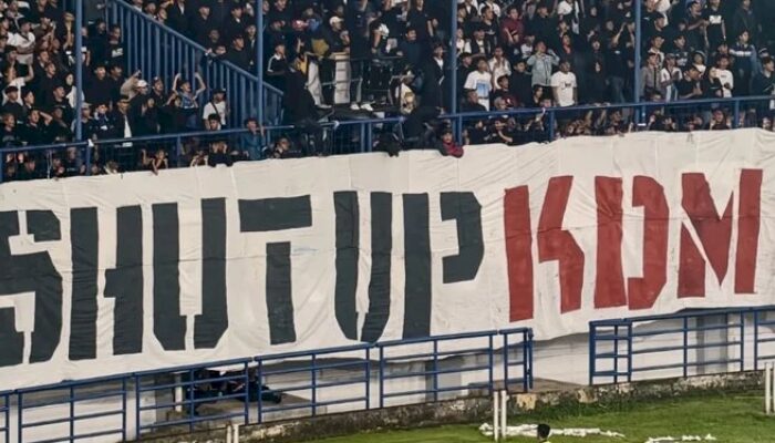 Disindir “Shut Up KDM” di GBLA, Dedi Mulyadi Pilih Santai dan Tegaskan Sepak Bola Harus Bebas dari Politik