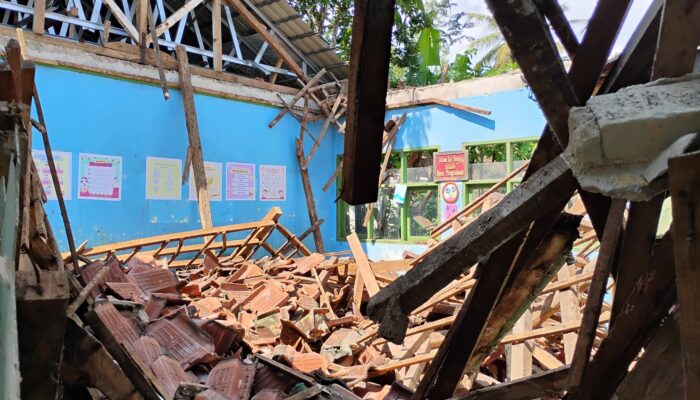 Satu Ruang Kelas SDN 1 Batununggul Ambruk, Aktivitas Belajar Terganggu