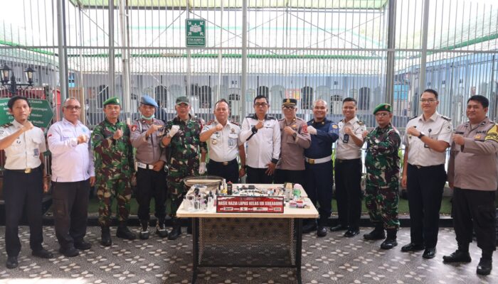 Perkuat Komitmen Zero Halinar, Lapas Sukabumi Gelar Razia Gabungan dan Tes Urine dalam Rangka Hari Bakti Pemasyarakatan ke-62