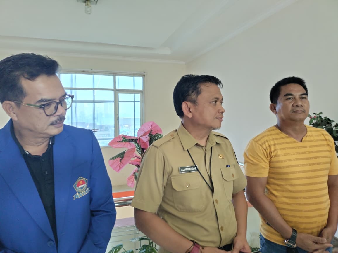 Kepala Dinas Pariwisata Kabupaten Sukabumi, Ali Iskandar (tengah).