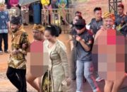 Tangkapan layar dari video viral yang memperlihatkan seorang pria berpakaian minim di tengah prosesi adat di Kasepuhan Gelar Alam, Cisolok, Kabupaten Sukabumi.