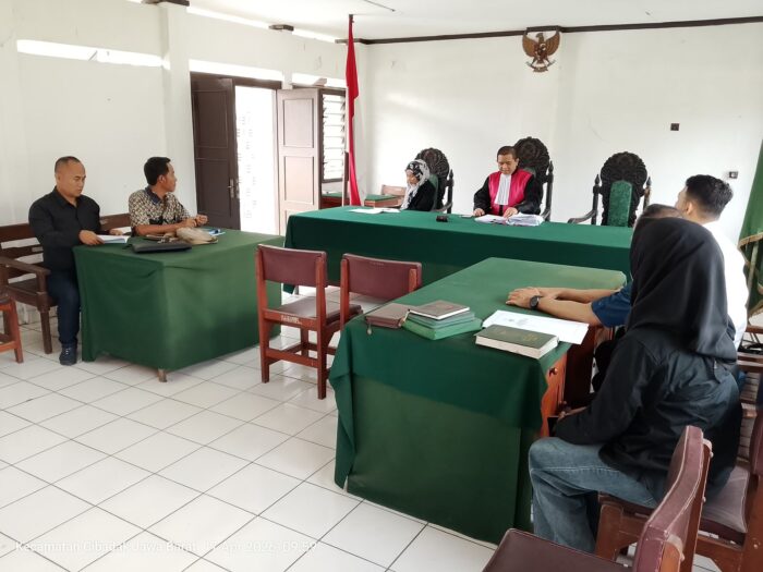 Suasana persidangan pra peradilan tersangka kasus Nizam di Pengadilan Negeri Cibadak, Kabupaten Sukabumi, Jumat (17/04/2026).