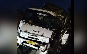 Hindari Tabrakan, Truk Muatan 31 Ton Seruduk Ruko di Pamuruyan Sukabumi