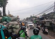 Pantauan arus lalu lintas di Jalan Utama Sukabumi-Bogor tepatnya di Karangtengah, Kecamatan Cibadak, Kabupaten Sukabumi, Rabu sore (29/04/2026).