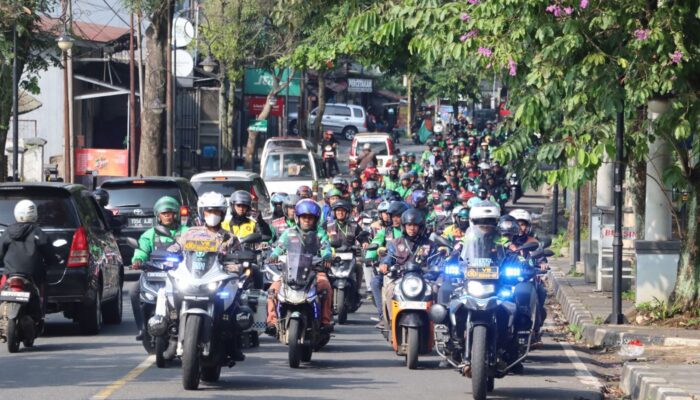 Solidaritas di Jalanan: Ratusan Ojol Sukabumi Perkuat Sinergi dengan Polisi dan Pemerintah