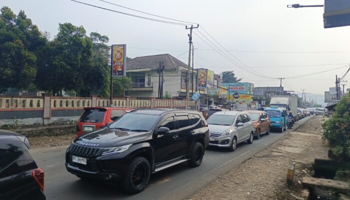 Cibadak Macet Parah, Antrean Kendaraan Mengular dari Arah Bogor dan Sukabumi